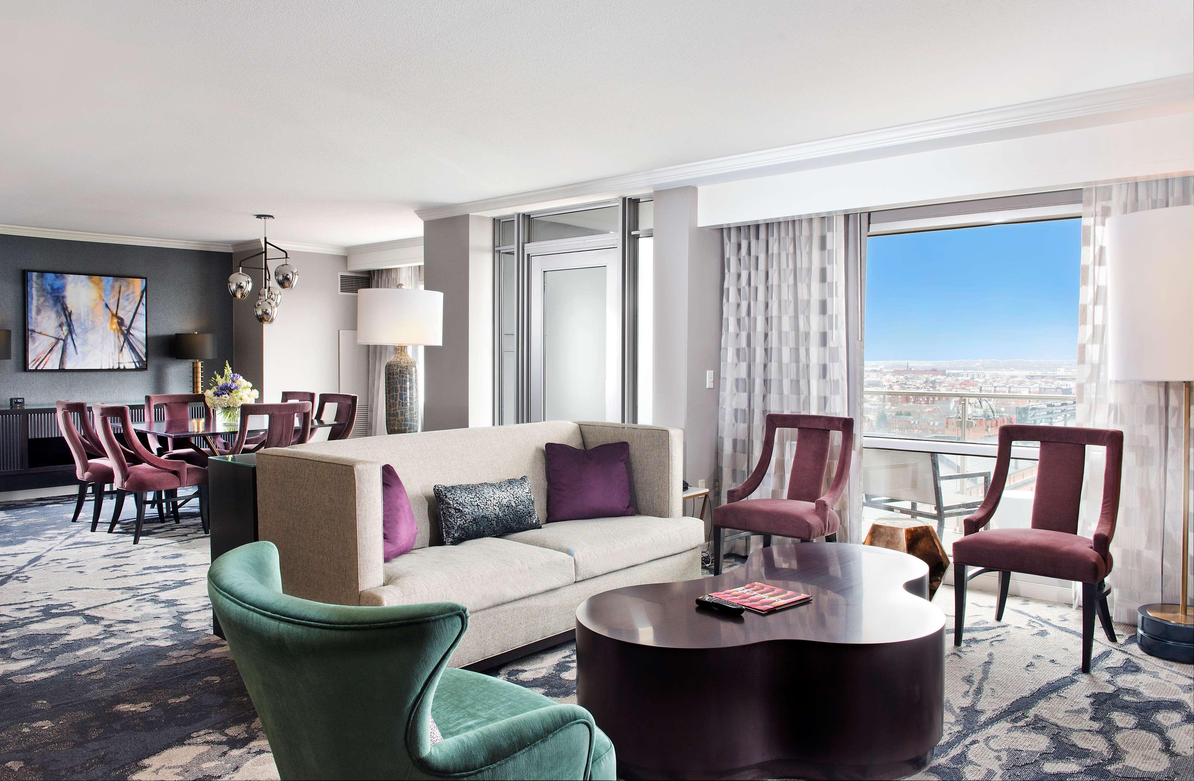 Hilton Inner Harbor 4*