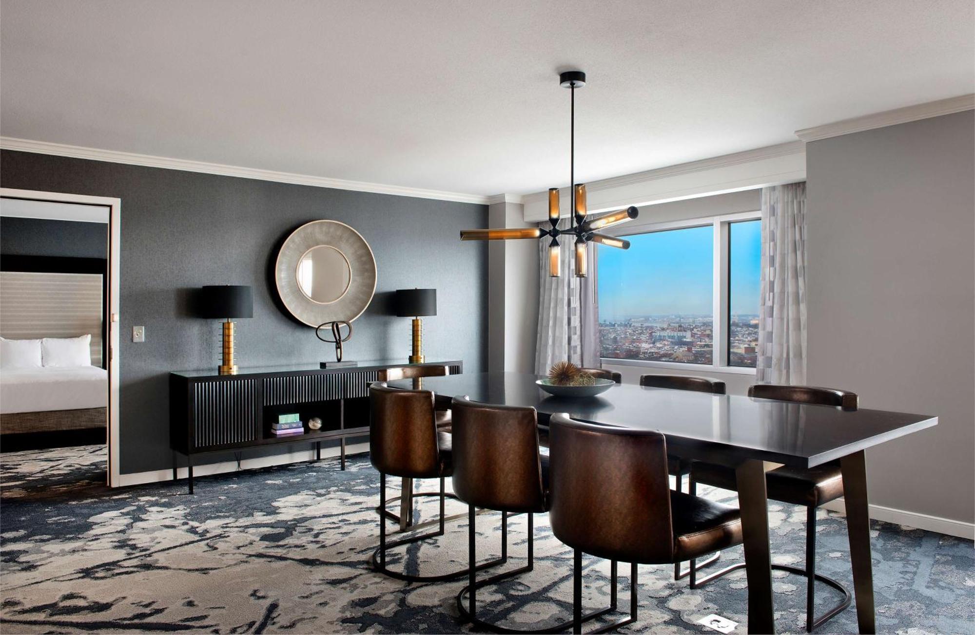 Hotel Hilton Inner Harbor 4*
